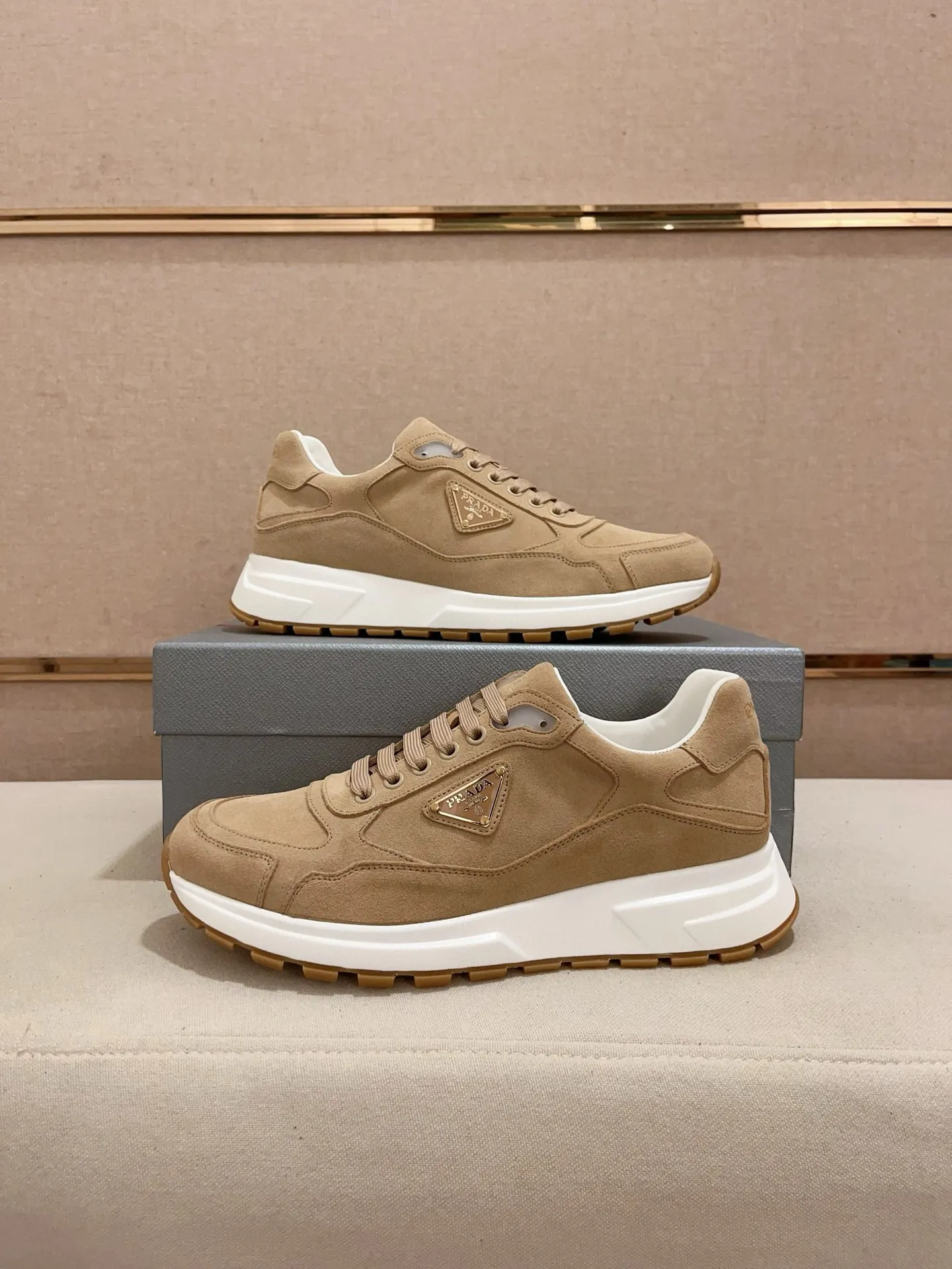 Men's shoes 💰 580💰 ✔️✔️✔️High-quality new PRADA counters are launched simultaneously. The new men's shoes and 😘 fabrics are made of selected first-layer cowhide with superb craftsmanship. Lining: Full cowhide lining. 👍🏿 High-end ☄️ air-cushion molded anti-slip rubber outsole, exquisite lines, simple and elegant, comfortable and high-end for leisure travel. Code number: 38 to 45 (can be customized to 46 to 47, non-refundable)